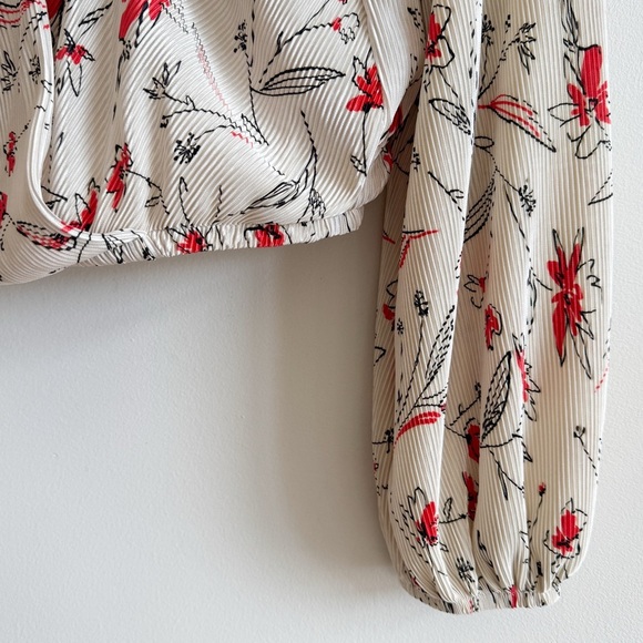 ASTR • Pleated Surplice Floral Long Sleeve Top in Ivory Coral Sketch - Picture 6 of 11